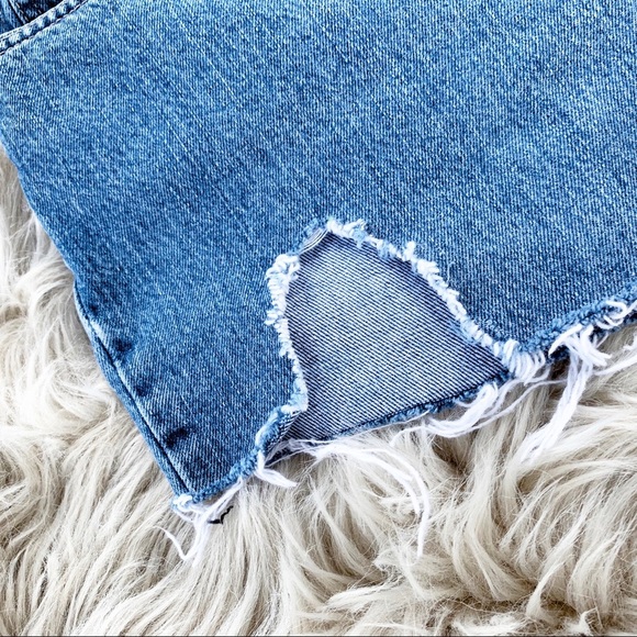 Tommy Hilfiger Distressed Denim Cutoff Shorts Sz 6 - Picture 2 of 7